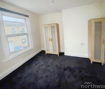 2 bedroom end of terrace house to rent - Photo 3
