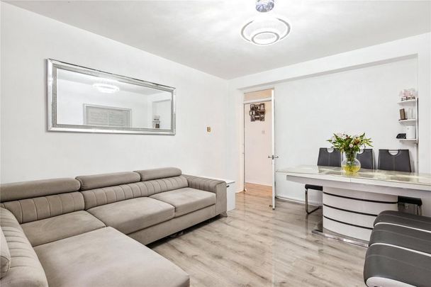 3 bedroom flat to rent - Photo 1