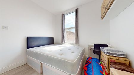 3 bedroom flat to rent - Photo 5