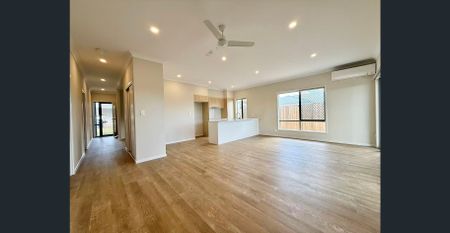 Modern & Spacious Brand-New Family House in Bethania | with extra lounge area - Photo 4