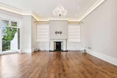 An immaculate two bedroom apartment with beautiful views from its private balcony - Photo 3