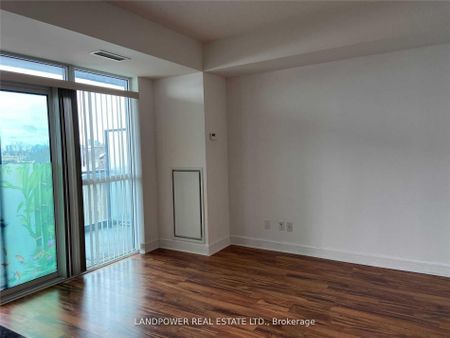 408 35 Brian Peck Crescent - Photo 2