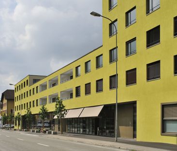 Behind the train station - right at the front! - Foto 4