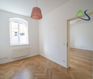 Modernisierte 3-ZKB-Wohnung mit EBK und kleiner Terrasse in der östlichen Altstadt - Photo 1