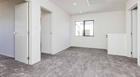 Spacious 3-Bedroom Townhouse Available for Rent in Papatoetoe - Photo 2