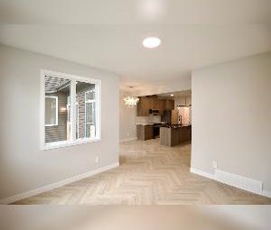 Mattson 3 Bed 2.5 Bath Dbl Garage Upper Edmonton - Photo 1