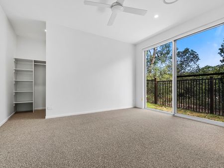 Elegant, Contemporary Living in a Highly Sought-After Pocket - Photo 3