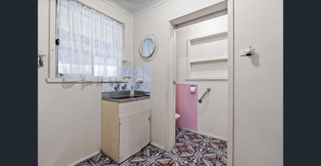 3 BEDROOM HOME IN GREAT LOCATION - Photo 2