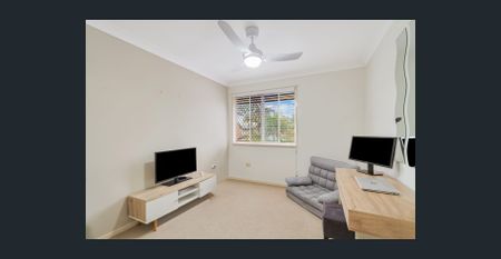 TOWNHOUSE LOCATED IN THE POPULAR "KIRRA SHORES" - Photo 5