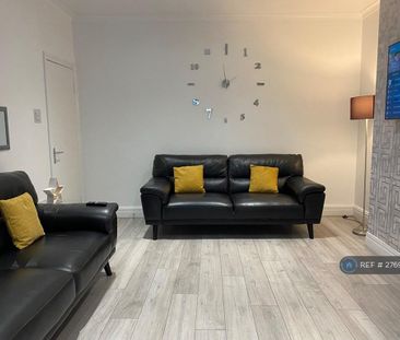 3 bedroom flat to rent - Photo 2