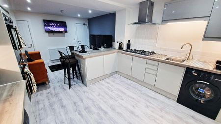 6 bedroom terraced house to rent - Photo 5