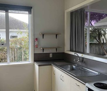 Tidy Two Bedroom Home - Photo 3