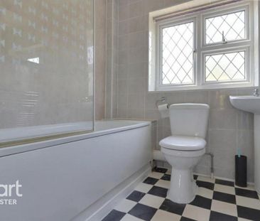 1 bedroom in a house share to rent - Photo 2