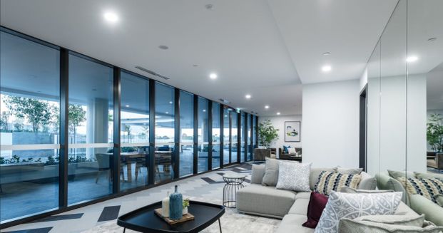 Luxurious, Secure Apartment in Prestigious Location w/ Stunning Views & High Quality Fittings! - Photo 1