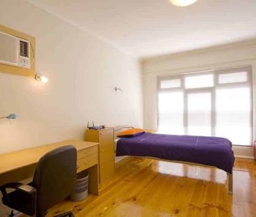 Large Room - Photo 1