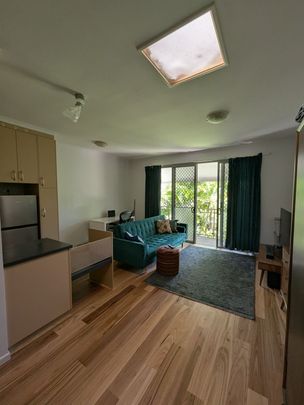 Studio unit in Superb location - Photo 1