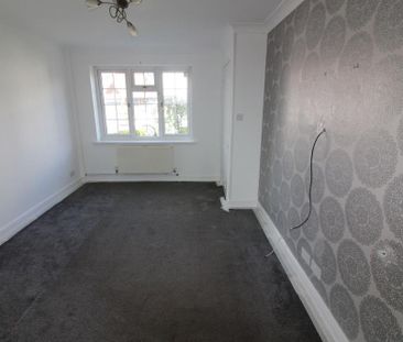 2 bedroom semi-detached house to rent - Photo 6