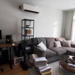 1 Bedroom studio apartment with direct sunlight Late Dec!! - Photo 1