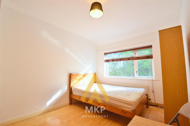 4 bedroom terraced house to rent - Photo 1