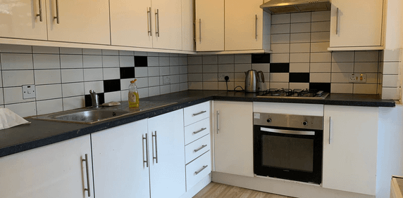 Medium size bedroom close to ilford station £750 pcm - Photo 2