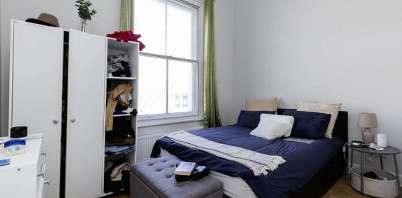 Modern Apartment - Photo 2