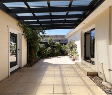 1/3 Barrani St, Bentleigh East VIC 3165 - Townhouse For Rent | Domain - Photo 2