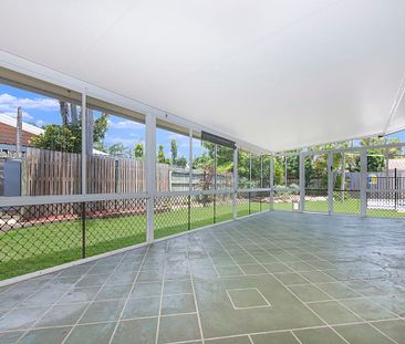 Beachside Retreat: Spacious Family Home with Pool and Boat Shelter! - Photo 1