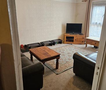 4 bedroom terraced house to rent - Photo 2