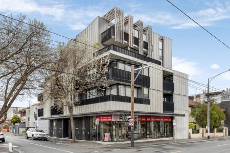 Chic, Inner-City Living at Its Best - Photo 5
