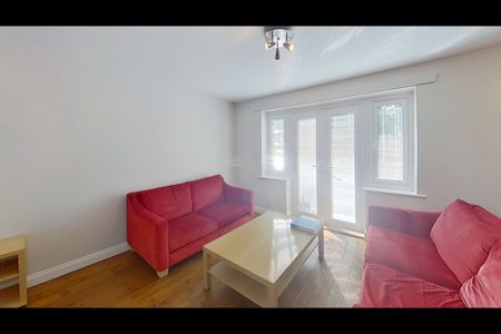 5 Bed End Terrace, Friars Court, NG7 - Photo 3