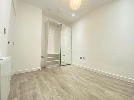 Edinburgh Gate - Photo 5