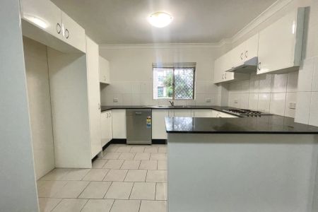Modern 2 bedrooms unit near Rockdale Plaza - Photo 2