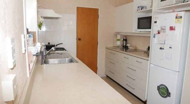 Bright, Sunny & Spacious Three-Bedroom Home in Sought-After Raumati Beach - Photo 1