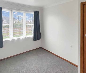 LEVIN - 3 BEDROOM - Photo 4