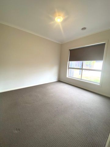 Pristine 3 bedroom home - Photo 5