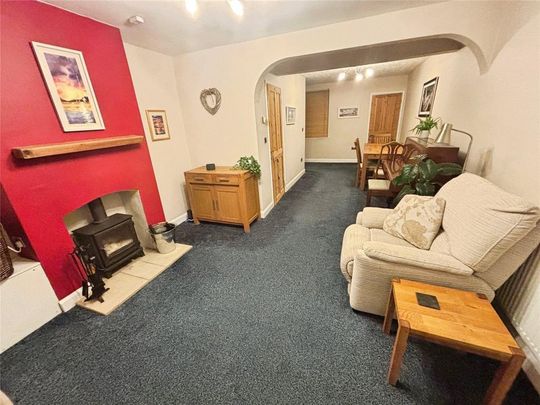 2 bedroom end of terrace house to rent - Photo 1