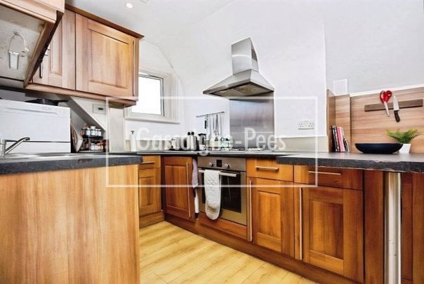 Clandon Road, Guildford - Photo 1
