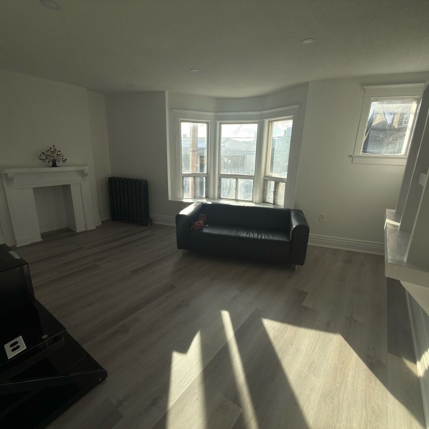 For Lease - 737 Broadview Avenue Unit# 201, Toronto, Ontario - Photo 1