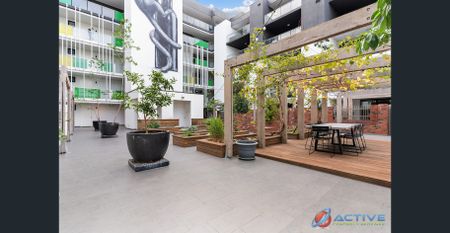 Luxurious and Sustainable Northbridge Apartment - Photo 4