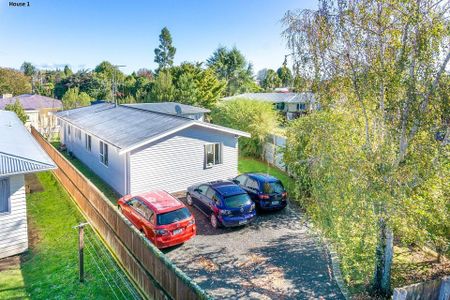 Spacious 5-Bed Home in Hillcrest - Photo 2