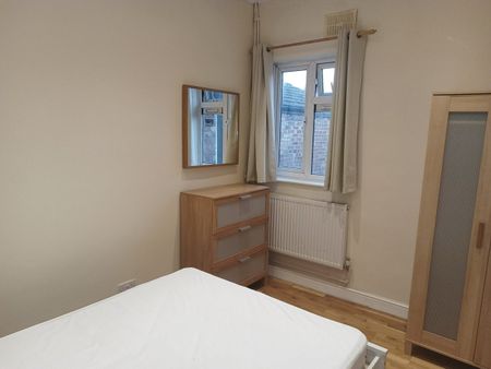 2 Bed Flat, Sandringham Road, NW2 - Photo 4