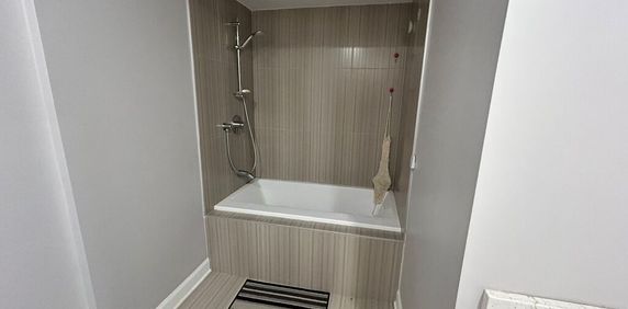 Charmant Et Grand 4 1/2 à Louer - Photo 2