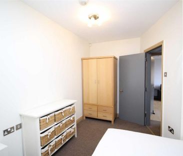 2 bedroom ground floor flat to rent - Photo 2