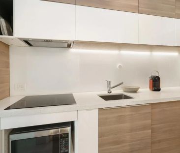 Modern Fully Furnished Studio in the Heart of Manly - Photo 4