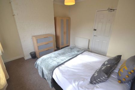 1 bedroom Flat To Let - Photo 4