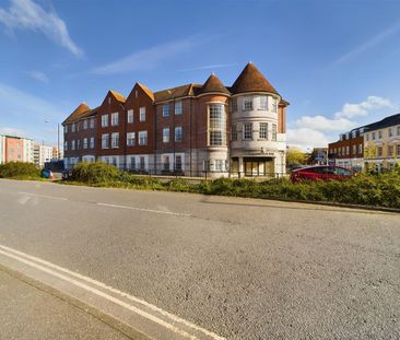 High street, crawley - Photo 5