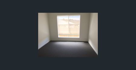 Family Home In Coomera Springs with several living areas and large yard - Photo 2