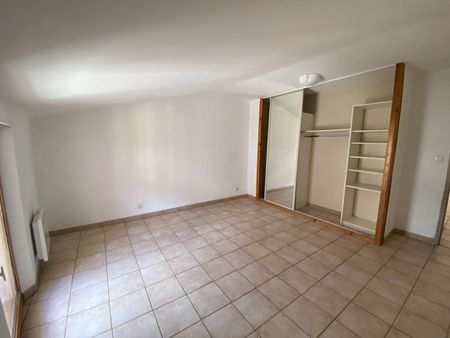 À louer : T3 de 76 m² avec cour et dépendance au coeur de Cadenet - Photo 3