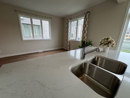 For Lease - 521 Galanthus Walk, Kanata, Ontario - Photo 3