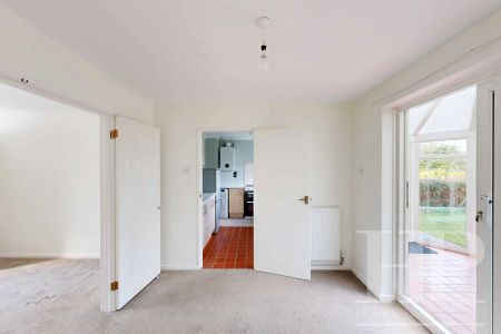 Ifield Drive, Crawley, RH11 - Photo 2